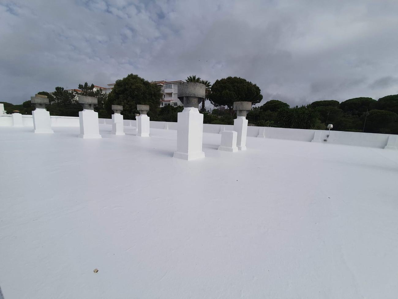 Cubierta terminada en blanco
