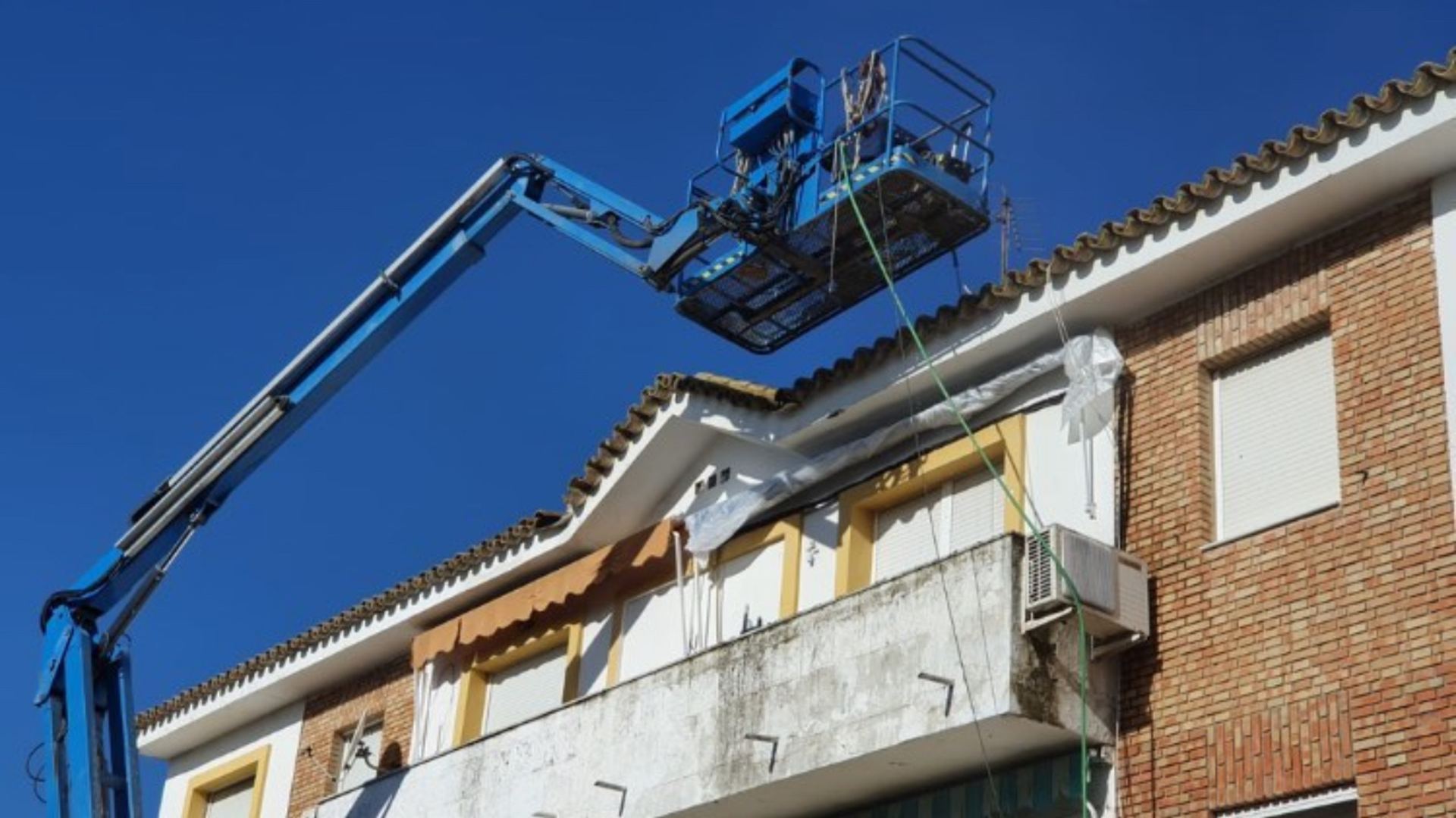 Plataforma elevadora en la rehabilitación de una fachada